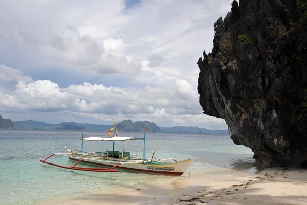 Public beach, Entalula Island