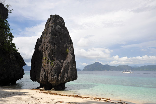 Public beach, Entalula Island