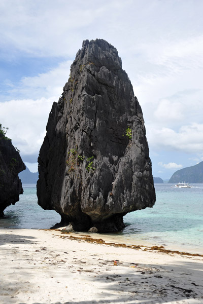 Public beach, Entalula Island