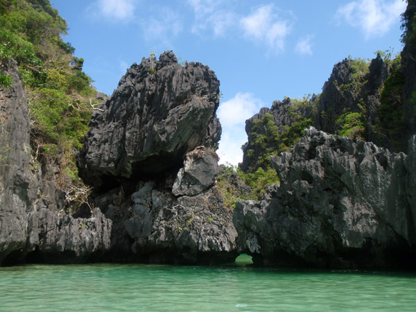 El Nido Tour A visiting Miniloc Island's lagoons and surroundings