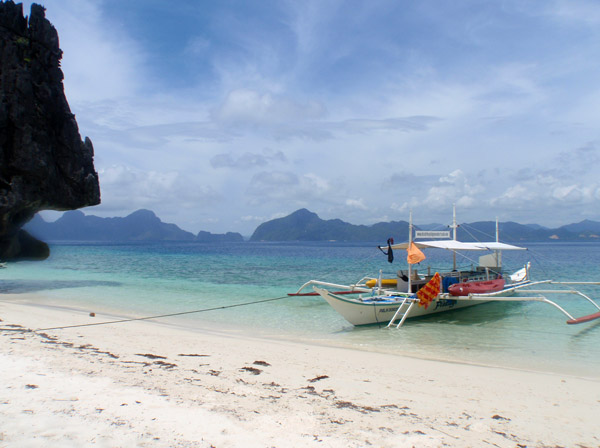 Public beach, Entalula Island