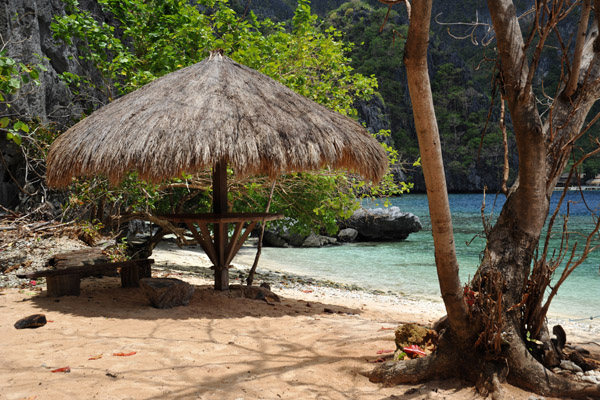 Picnic spot, public beach, Miniloc Island