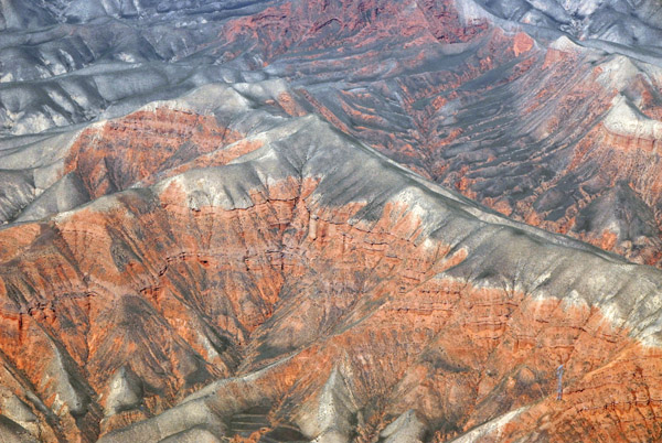 Red cliffs of Skirt Mountain (裙子山) to the east of Xining, Qinghai Province