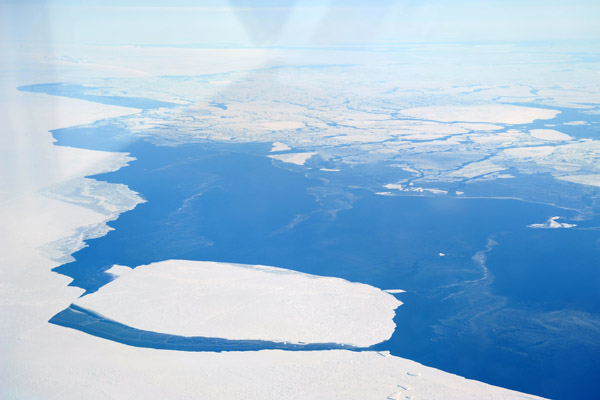 Sea ice off the northeast coast of Greenland (N80) May 2009