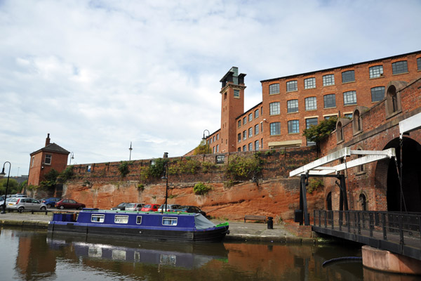 Bridgewater Canal, the oldest cut canal in England - 1761