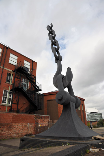 Hook and Chain monument, Trafford Wharf Road