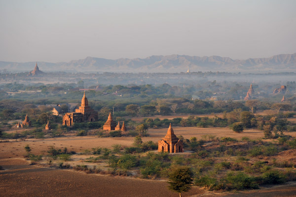 Temples on the edge of New Bagan