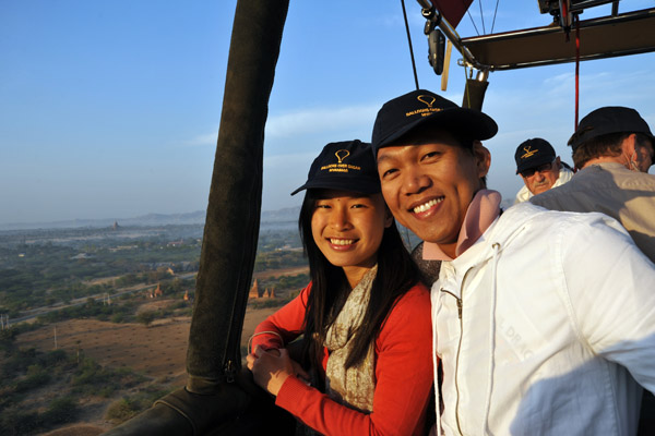 Dennis and the girl from Hong Kong, Balloons Over Bagan