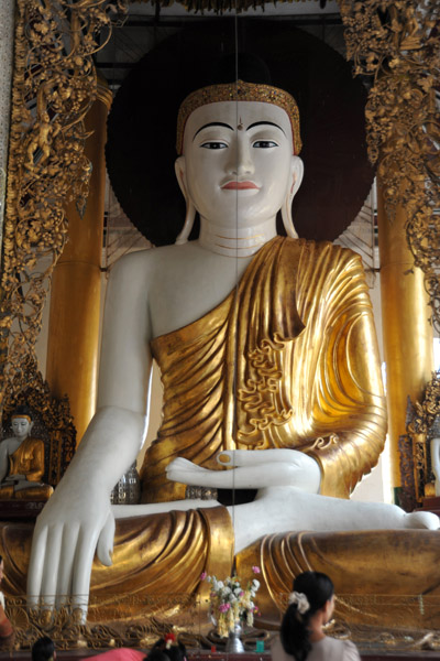 9m high Buddha in the northwestern pavilion