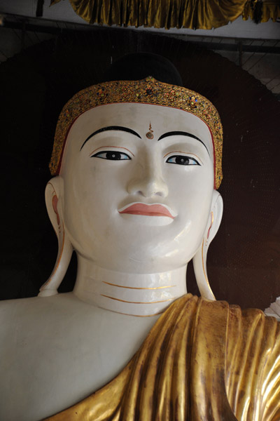 The largest Buddha image at Shwedagon Paya