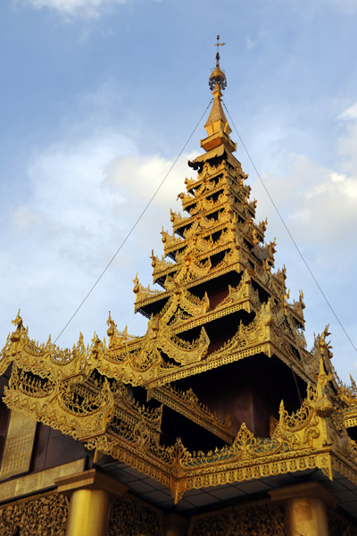 Burmese-style temple roof - Pyat-that