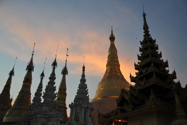 Shwedagon Paya at dusk