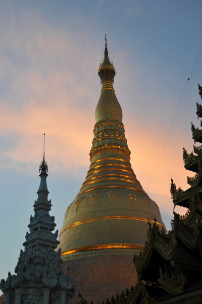 Shwedagon Paya at dusk
