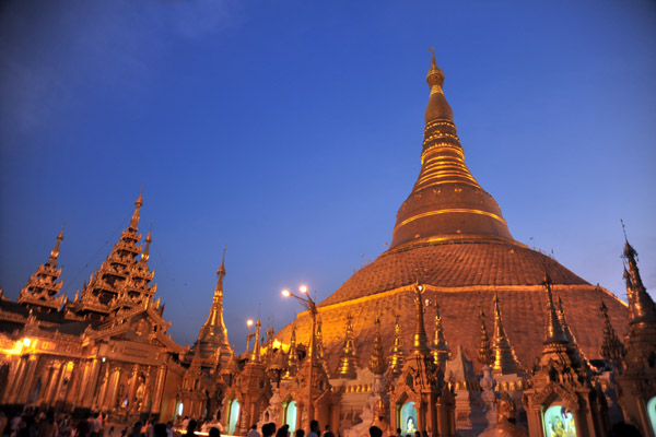 Evening at Shwedagon Paya