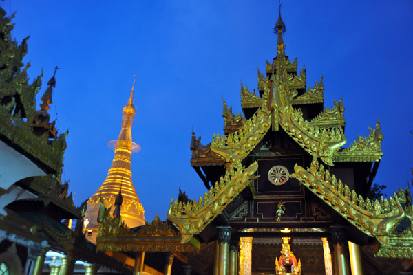 Shwedagon Paya as night falls