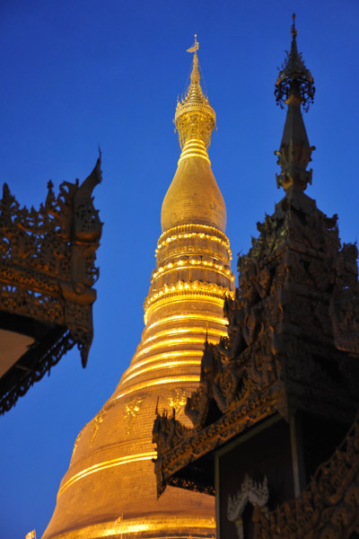 Main zedi illumination, Shwedagon Paya