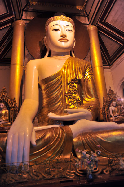 Giant seated Buddha, Shwedagon Paya