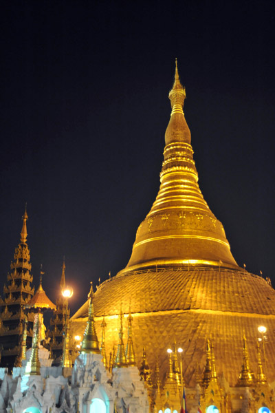 Shwedagon Paya at night