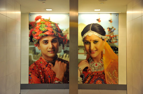 The restrooms at Delhi Terminal 3 use portraits to identify His and Hers