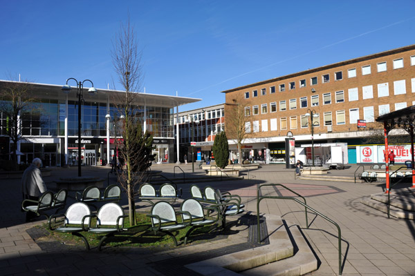 Queen's Square, Crawley