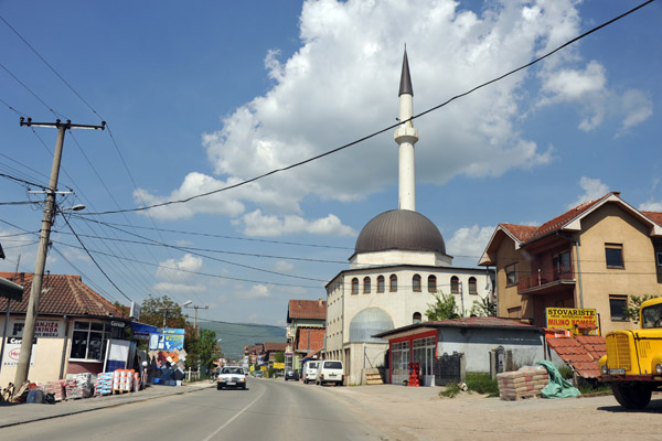Mosque along the main road leaving Novi Pazar to the west