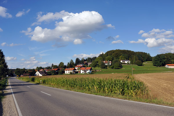 Cycling along the STA3 as it leaves Hadorf