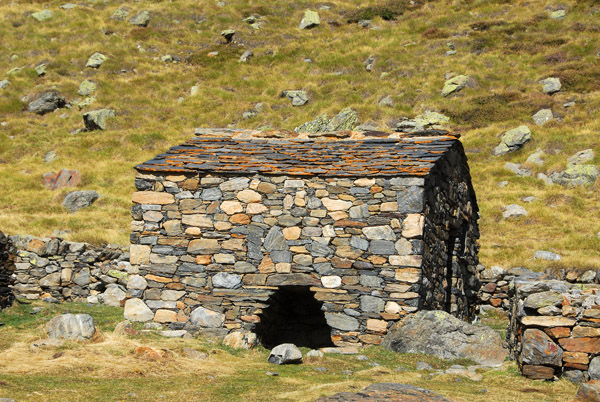 Sturdy stone hut, Arcalís