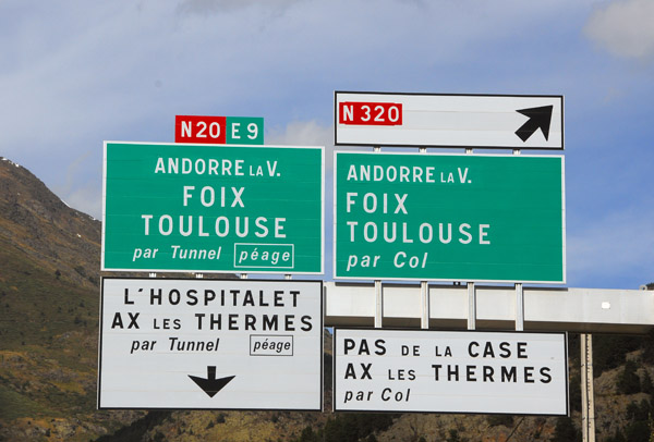 Junction for Andorra & Toulouse by Tunnel, or by mountain pass (Col)