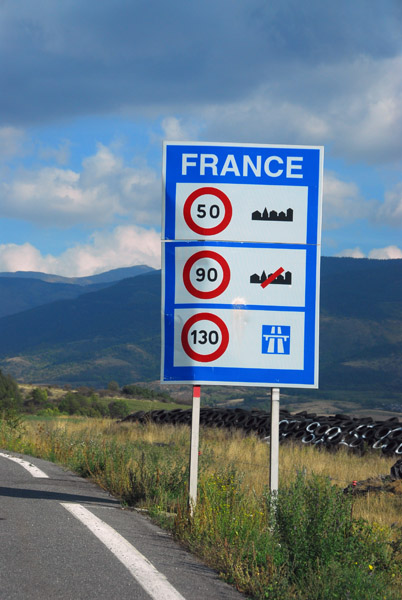 French border - national speedlimits sign