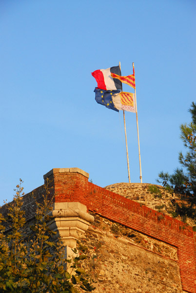 Flags of France and Catalonia, Collioure