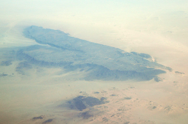 Plateau in southern Algeria (21 16N/002 48 44E)
