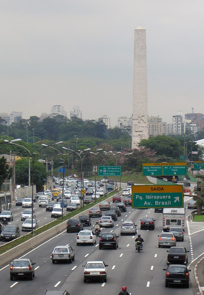 Av. 23 di Maio leading to the Obelisk, So Paulo