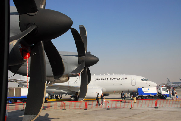 Engines of a C-130, Dubai Airshow