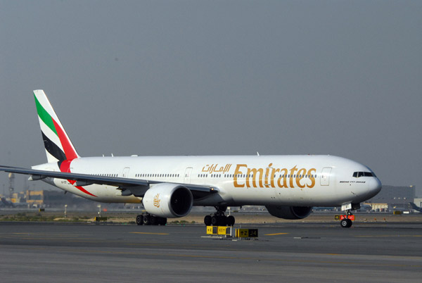 Emirates Airline Boeing 777-300ER (A6-EBT)