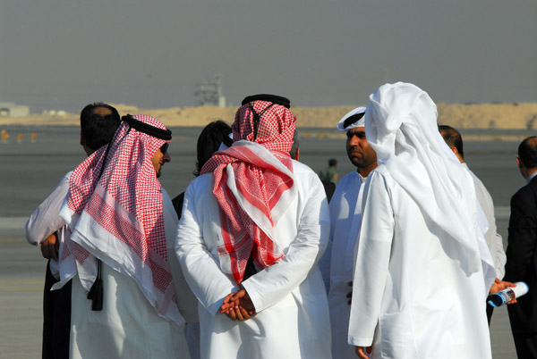 Gulf Arabs in traditional dress, Dubai Airshow 2007