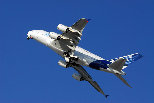 Airbus A380, gear retraction, Dubai Airshow 2007