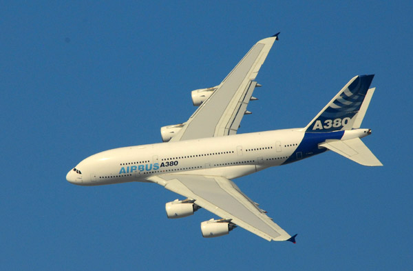 Airbus A380 demonstration, F-WWEA, Dubai Airshow 2007