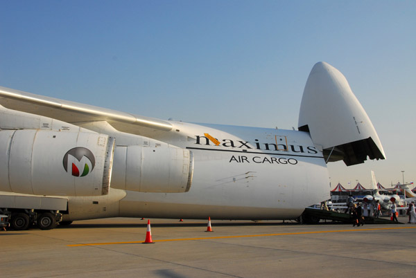 Antonov 124-100, Maximus Air Cargo, Dubai Airshow 2007