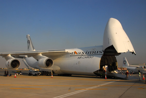 Antonov 124-100, Maximus Air Cargo, Dubai Airshow 2007