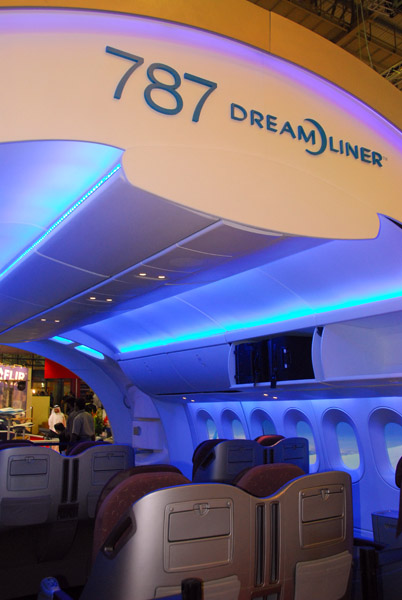 787 DreamLiner cabin mockup, Boeing booth, Dubai Airshow 2007