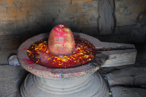 Shiva temple behind the Kasthamandap