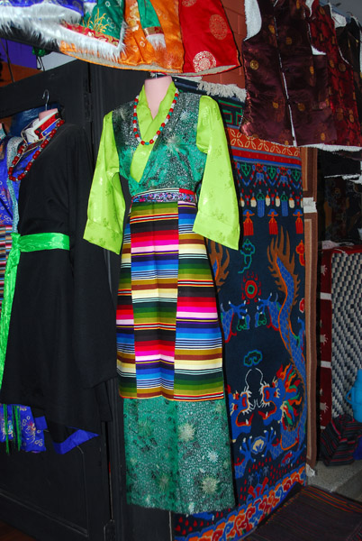 Tibetan clothing, Bodhnath