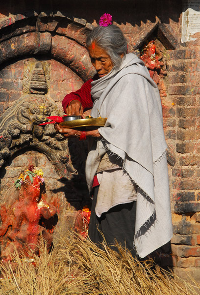 Woman making offerings, Bolachha Tol, Bhaktapur