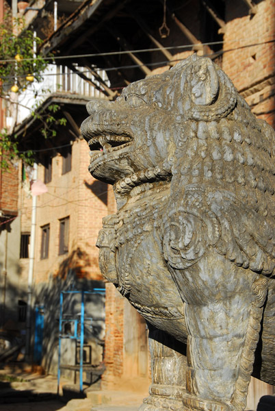 Lion statue, Patan