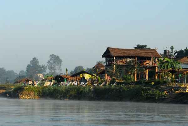 Riverside restaurant, Sauraha