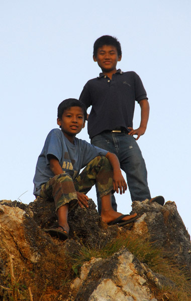 Nepali boys, Bandipur