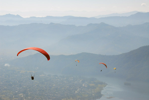 More paragliders join the first, Sarangkot