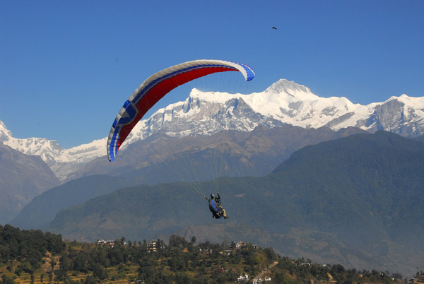 Paraglider with Annapurna II & IV