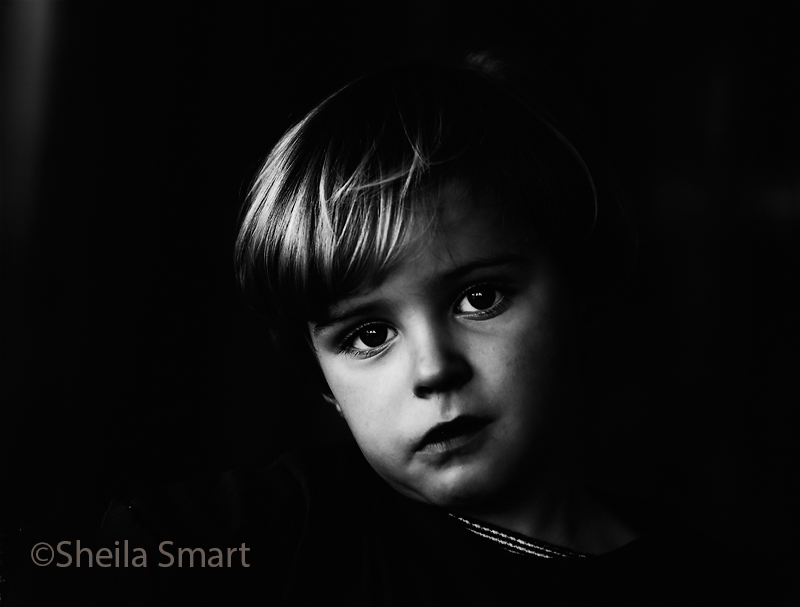 Elliot in mono 