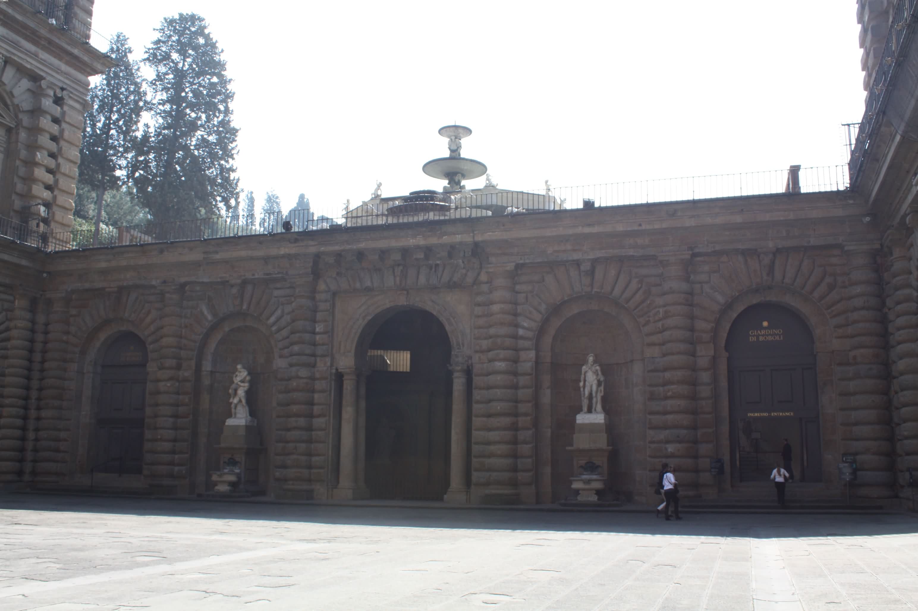 Courtyard of the Pitti Palace (15/4)